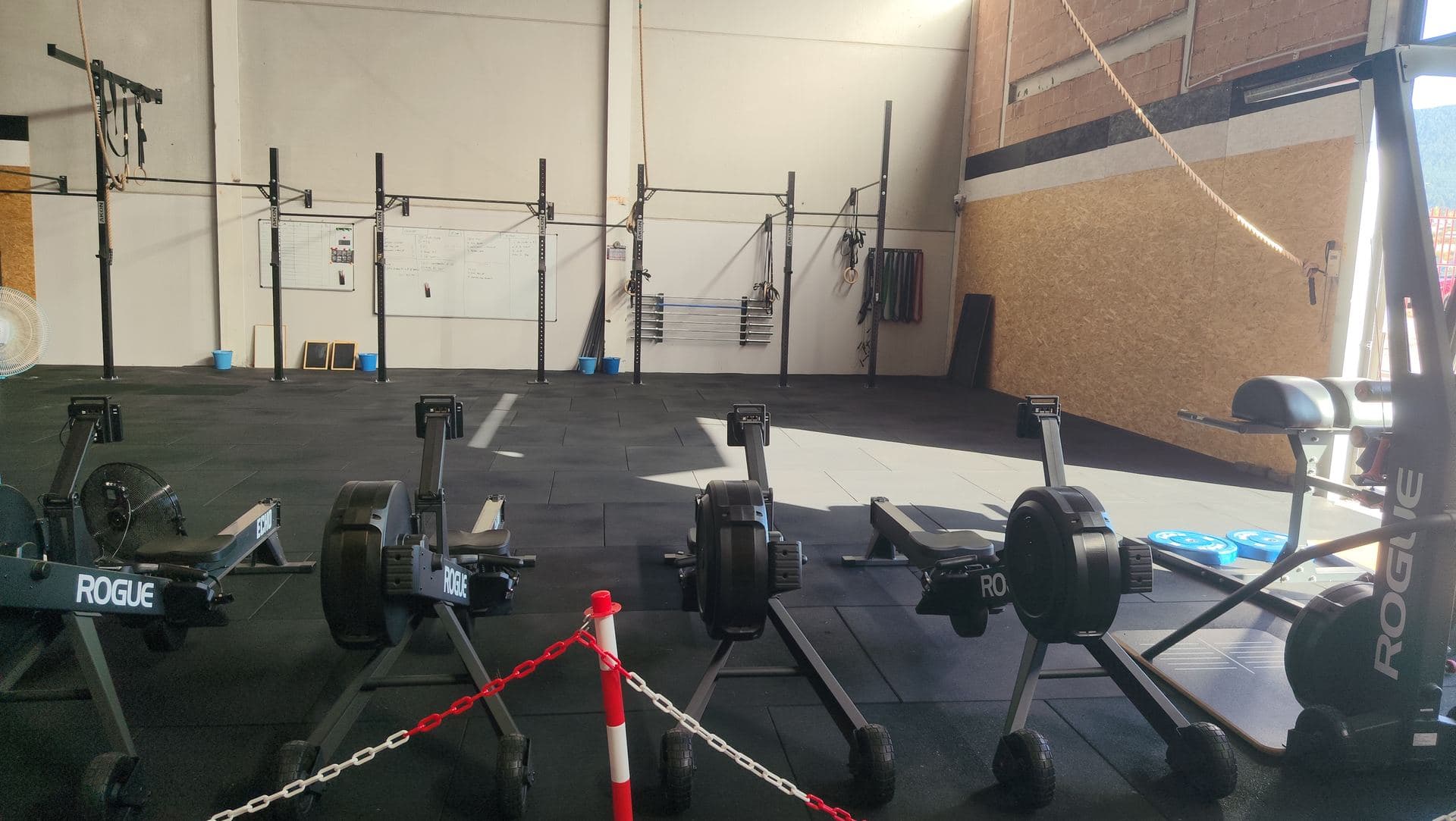 Zona de peso libre y rig de CrossFit