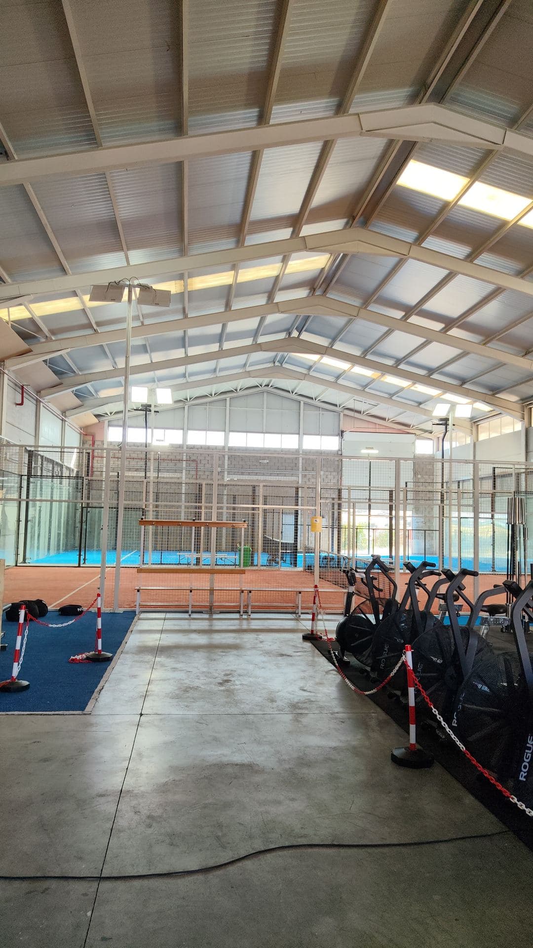 Comunidad de Octopus Sport Center entrenando pádel y Crosstraining